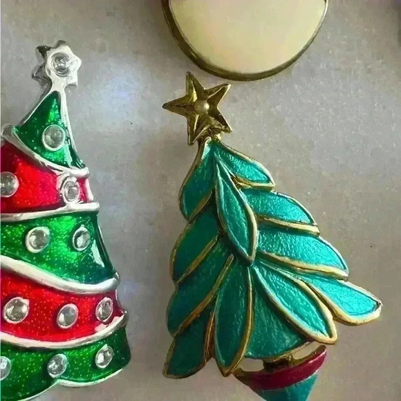 Large set of 12 vintage Christmas brooches some signed circa 60’s, 70’s, 80’s - Picture 9 of 13